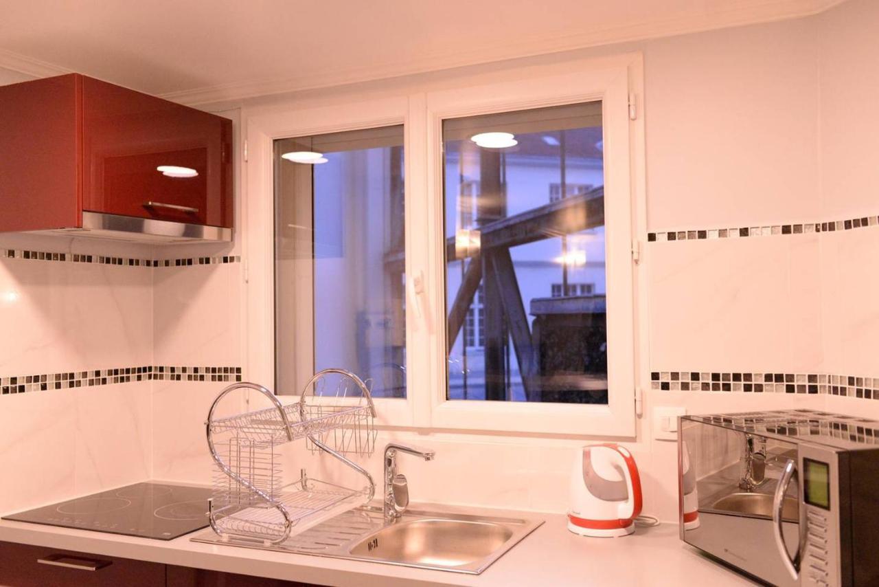 Beau Meuble 2min Du Moulin Rouge Appartement Parijs